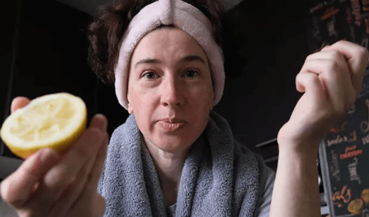 Easily-Remove-Dark-Spots-Lemon-Juice